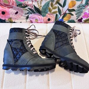 Sorel Women's Black and Army Green Lace-Up Boots